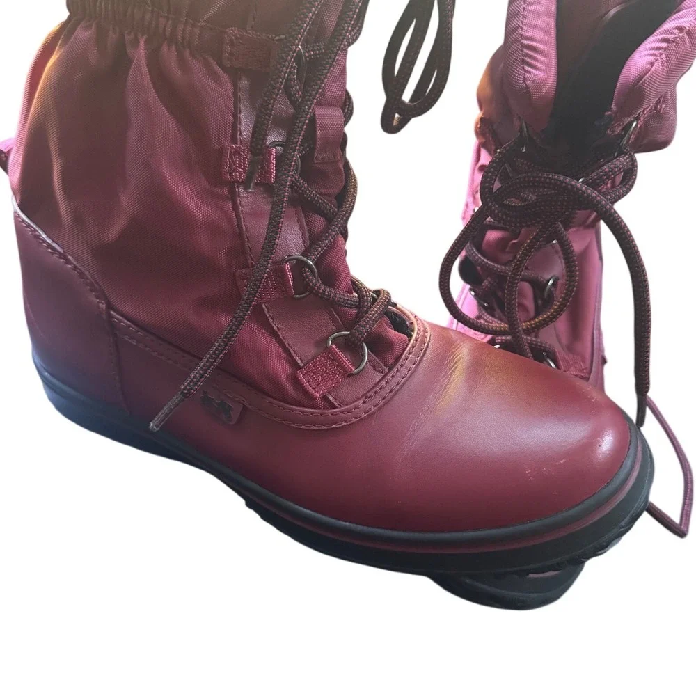 Coach Sage Snow Red Burgundy Nylon Leather Lace Up Mild Calf Winter Boots Size 7